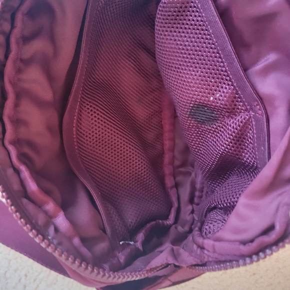 Lululemon Everywhere Belt Bag Crossbody Burgundy Wine Nylon Athleisure - Picture 5 of 8